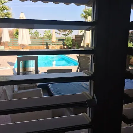 Parthenonos * Paralimni